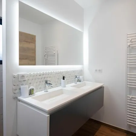 Le De Maeva, Jacuzzi, Et Terrace