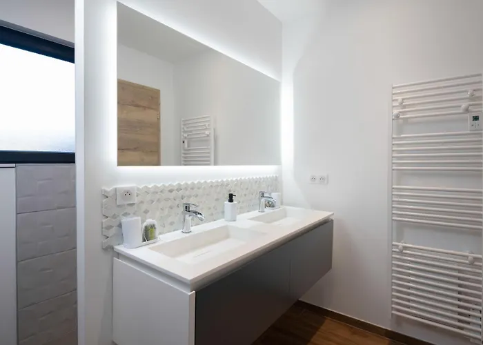 Le De Maeva, Jacuzzi, Et Terrace